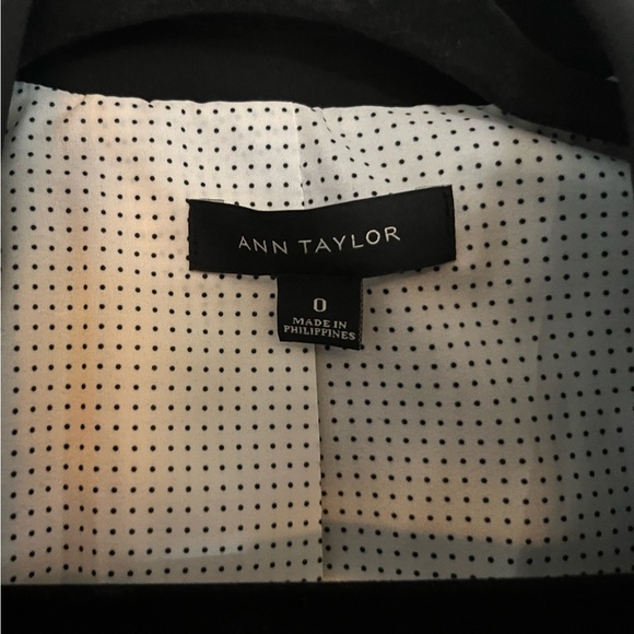 Ann Taylor black blazer size 0 - Picture 3 of 5